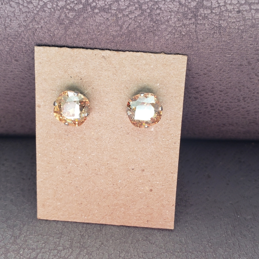 Vintage cushion cut Faceted champagne moissanite stud earrings - Picture 4 of 12